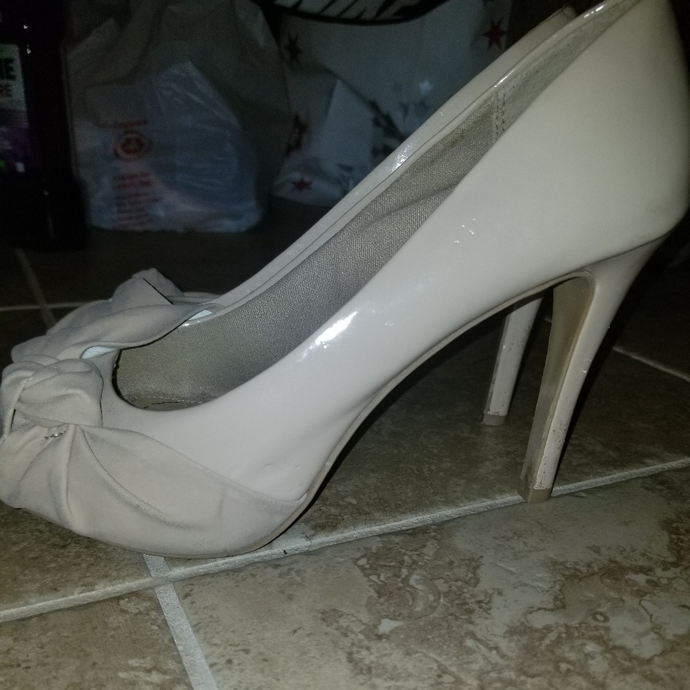 Cream heels - Picture 3 of 3
